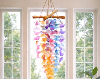 手作りのシーグラス風鈴 – カラフルなビーチ装飾 – 流木を使った海岸風吊り下げ飾り – ボヘミアン風の海のサンキャッチャー – レインボーガラスのモビール