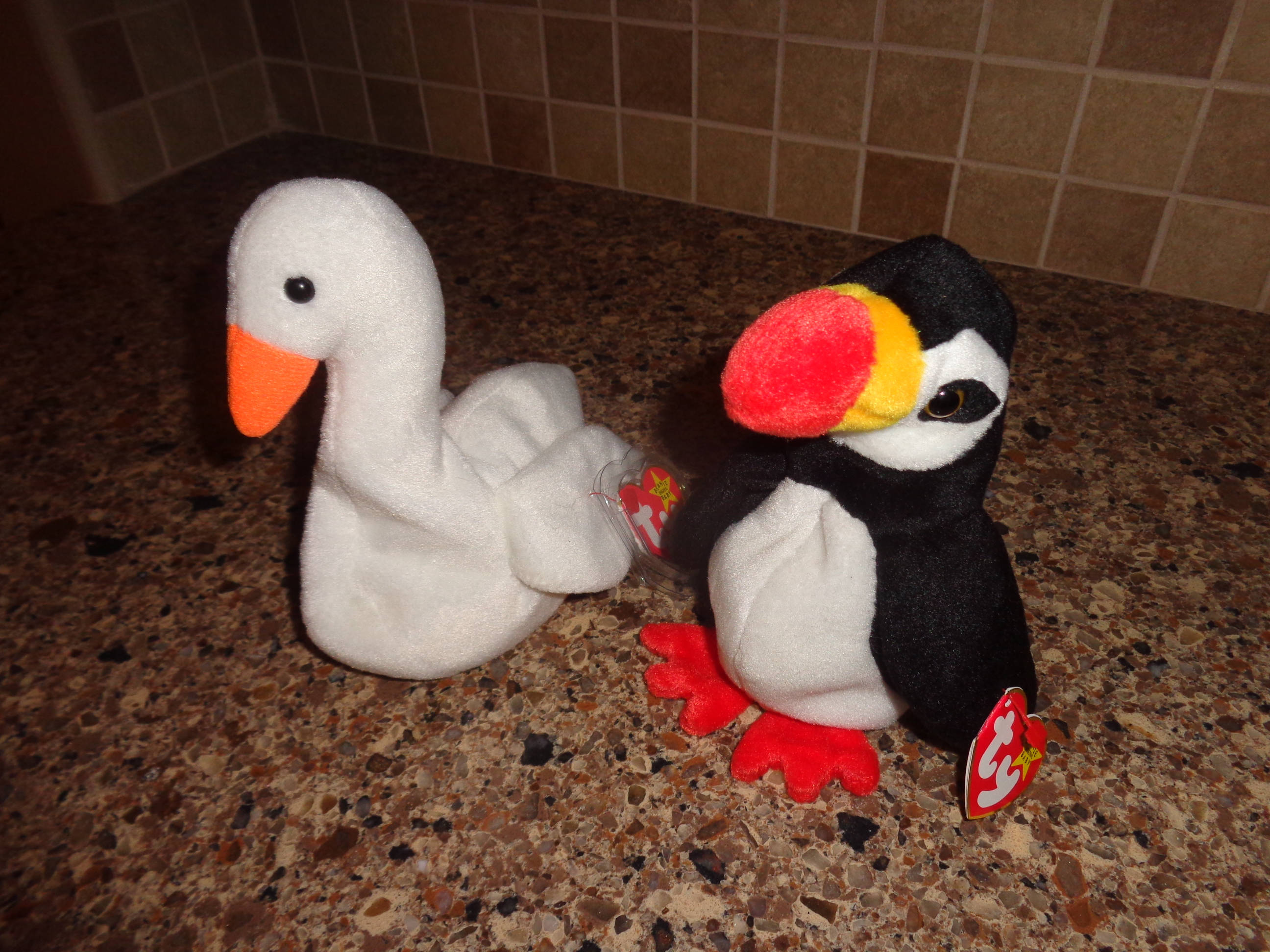 Brand New w//Mint Tags /"Puffer/" the puffin Ty Beanie Baby
