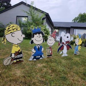 Charlie brown Halloween Decoration snoopy Halloween Decor Yard sign Outdoor Welcome Great Pumpkin Trick Treat Peanuts Charlie Brown cutout