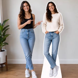 Puede incluir: Dos mujeres con vaqueros azul claro y zapatillas blancas. Una lleva una camiseta sin mangas negra y la otra un suéter color crema. Ambas sonríen y señalan. Ropa informal.