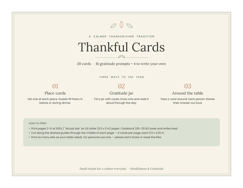 Pu&ograve; includere: Una stampa digitale con carte di gratitudine contenente 20 schede, 16 suggerimenti e 4 spazi vuoti. Il testo include A Calmer Thanksgiving Tradition, Three Ways To Use Them e le istruzioni per la stampa su carta.
