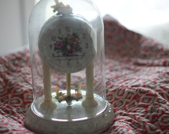 Reloj de colibrí con cúpula de Avon, con peso para repisa o mesa, funciona con pilas