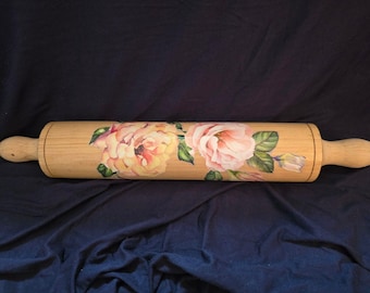 Rodillo marrón con rosas solo para decoración