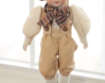 Muñeca musical vintage Gorham Frederick con enagua y encaje, 14".