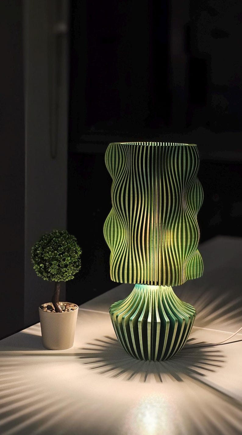 Sculptural Lamp, Modern Table Lamp with Wave-Like Design, Artistic Accent Lighting, Dual-Tone Green and Yellow, Unique Interior Decor Bild 2
