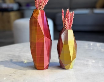 Geometric Figurine – Modern Polygon Decorative Object – Contemporary Home Accent Piece