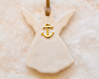 Handgemaakt keramisch engelornament: gouden anker, kerstdecor ~ 6919