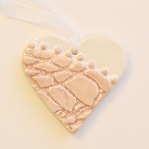 Keramik Herz Ornament ~ Valentinstag ~ Valentinstag Geschenk ~ Pinkes Herz ~ Handgefertigter Schmuck ~ Pink Valentine ~1130