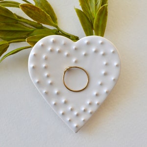 Keramik-Herz-Ring-Schale - Keramik-Schmuck-Schale- Keramik-Ring-Schale-Keramik-Schmuck-Schale-Keramik-Schmuck-Halter-kleine Ringschale, weiße Ringschale