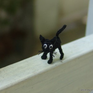 tiny crochet ugly black cat, extreme tiny crochet cat, amigurumi miniature stuffed animal, crochet miniature doll, adorable tiny things