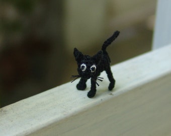 tiny crochet ugly black cat, extreme tiny crochet cat, amigurumi miniature stuffed animal, crochet miniature doll, adorable tiny things