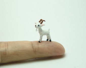 miniature white goat, micro amigurumi animal, dollhouse miniature accessories, adorable tiny things, 0.6 inch, crochet miniature doll