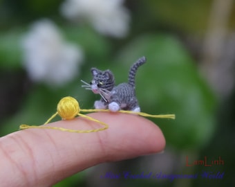 0.5 inch micro crochet grey-white kitten cat, dollhouse decor, micro amirugumi cat, doll house miniatures accessories, adorable tiny things