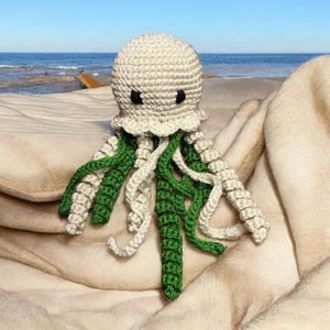 Crochet Jellyfish, NICU Preemie Plushie for Newborn, Stuffed Sea Animal for Toddler, Ocean Theme, Baby Shower Toy Gifts, Party Favor