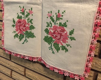 Vintage 70's Pink Roses Embroidered Table Runner - Dresser Scarf - 70's Kitchen  - 70's Home Decor - Table Runner - 70's Needlework