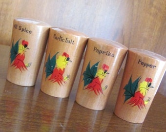 Pepper Vintage 70/'s Mod Mexican Rooster Wooden Spice Shakers Spice Dining set of 4 Paprika Garlic Salt Kitchen All Spice