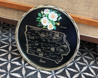 Vintage 70's Mid Century Iowa Map Souvenir Tin Tray - Iowa Memorabilia - 70's Deck - 70's Entertaining - Drinks - Wild Rose Flower