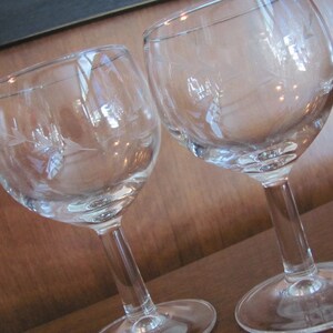 Vintage 60's Feather Etched Sherry Glasses - Set of 4 - France - Wine Glasses - Port - Bar Cart - 60's Barware - Entertaining - Glassware