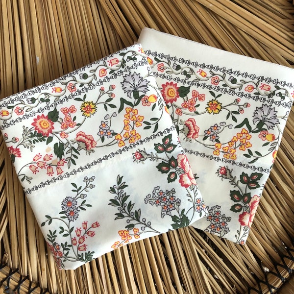 Vintage 70's Boho Floral Pillowcases - pair - 70's Pillow Cases - Springmaid - 70's Bedding - Cabin Bedding - Country Chic - RV Linens