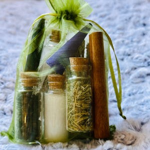Small witchcraft kit / starter kit / altar supplies / witchy gifts / herbs, candles, feathers, incense, sage, palo santo/