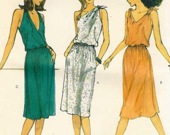 1970s Disco Diva Dress Sewing Pattern Slinky Low Cut Very Easy Vogue 7996 Size 12-14 B34-36