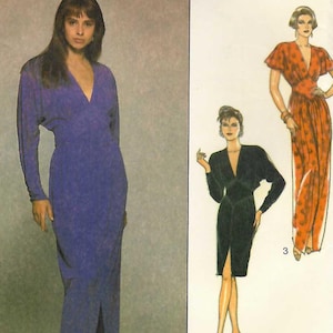 Könnte beinhalten: Ein Vintage-Schnittmuster mit dem Titel "Style" mit Illustrationen von drei verschiedenen Kleidern. Das Muster enthält die Größe 10 und EUR 38. Die Kleider sind ein langes lila Kleid, ein schwarzes Kleid und ein orangefarbenes Kleid.