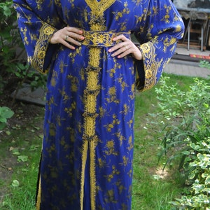Royal blue takchita