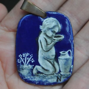 enamel art pendant: &quot;Drinking baby girl&quot;