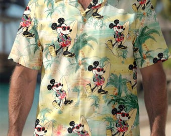 Camisa hawaiana para viaje familiar a Disney, camisa retro de Mickey surfeando en la playa, camisa hawaiana de vacaciones de Disney con palmeras tropicales, camisa abotonada para fiesta de verano