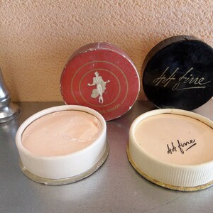 Cajas de cartón de maquillaje en polvo vintage francés. Conjunto de 2.