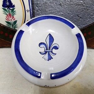 Modèle rare grand cendrier à cigares Quimper breton Fleur de LYS des années 1960. Qualité cadeau.