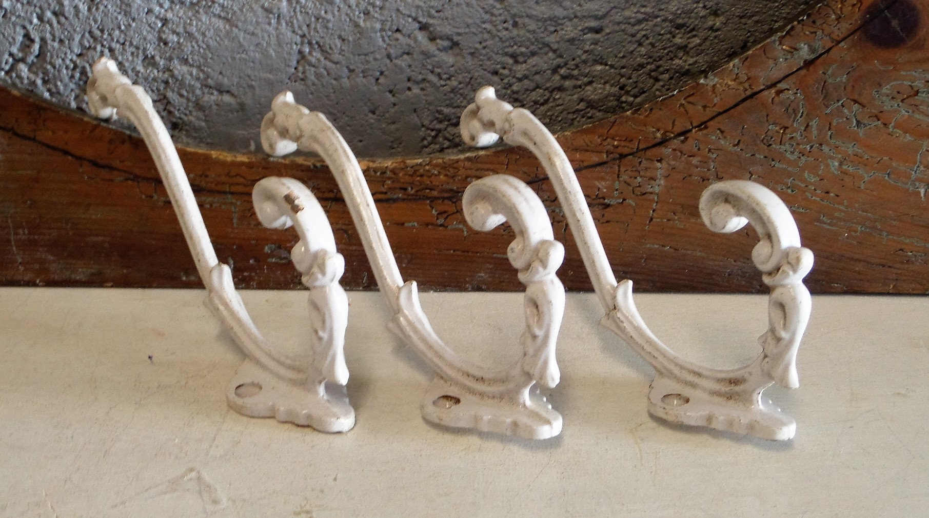 Un Français Marché Aux Puces Trouver Un Ensemble de 3 Chevilles en Fonte/Décoration Intérieure, Accr