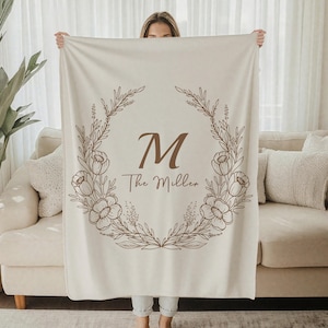 Gepersonaliseerde familienaamdeken, aangepaste achternaamworp, gezellige monogramdeken, housewarming huwelijkscadeau, jubileumcadeaus voor koppels