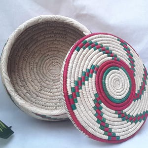 Handwoven Lid Basket, Eco-Friendly Woven Basket with Lid, Rustic Storage Basket, Boho Decor, Fruit Storage, Organizer Basket.