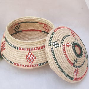 Handwoven Lid Basket, Eco-Friendly Woven Basket with Lid, Rustic Storage Basket, Boho Decor, Fruit Storage, Organizer Basket.