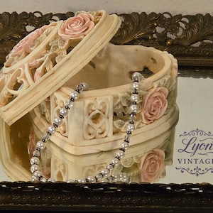 Vintage Heart Shaped Trinket Box – Pink Rose & Lattice Design – Romantic Shabby Chic Jewelry Holder