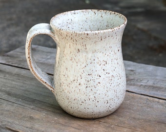 Tazza in ceramica maculata bianca fatta a mano / Tazza da caffè in ceramica NC / Tazza da 12 once fatta a mano / Tazza lavabile in lavastoviglie