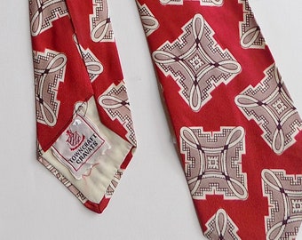 1940-50s red and tan satin necktie by Towncraft Cravats / no flaws / 4 inches wide at base / 49 inches long / geometric shapes / lined