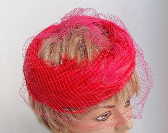 1960s Fuchsia feather open pill box hat / 60s / mod / late 50s / red / netting / mint