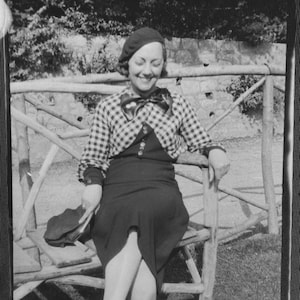 1900-1940s vintage negatives of posed woman and twosomes, mostly from the 30s-40&#39;s. Negatives are roughly 4&quot; x 3&quot;, and one is 3.5&quot; x 6&quot;.