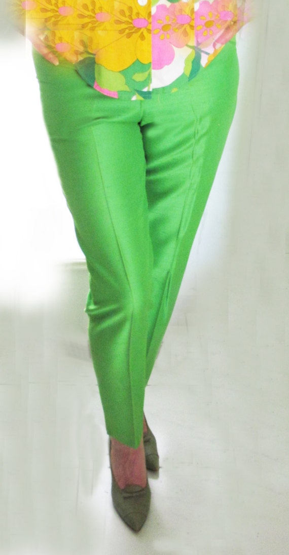 1950s-60s Stretch Cigarette / Capri pants in Lime