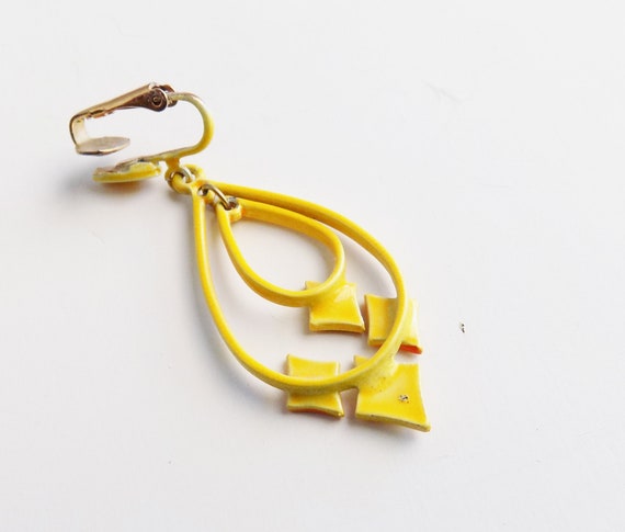 1960s enamel Clip on Dangle earrings, yellow / or… - image 4