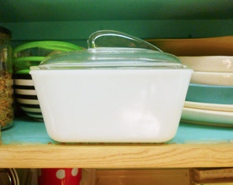 1950'S Atomic Space Age Glass Refridgerator Food Storage Container with Fin, no free shipping.