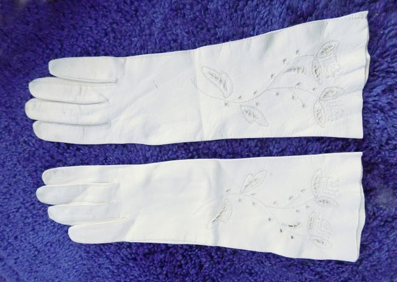 1940s Italian kid gloves with embroidered cut out… - image 1