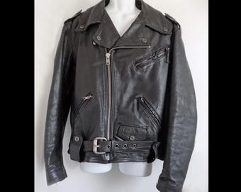 jaren 90 XL Harley Davidson zwart leren motorjas, gewatteerde voering, ritsen/drukkers zijn perfect, mooi ingelopen, maar nauwelijks slijtage