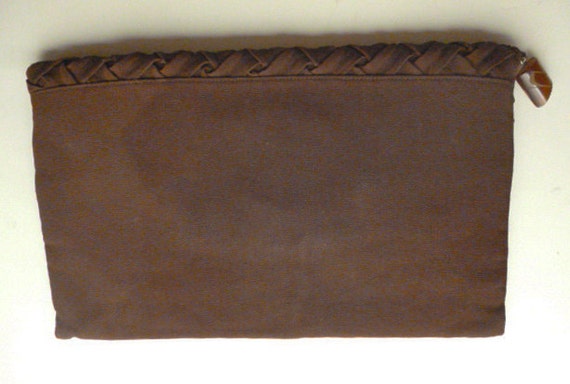 1940's Rayon Crepe Clutch with Carved Bakelite to… - image 3