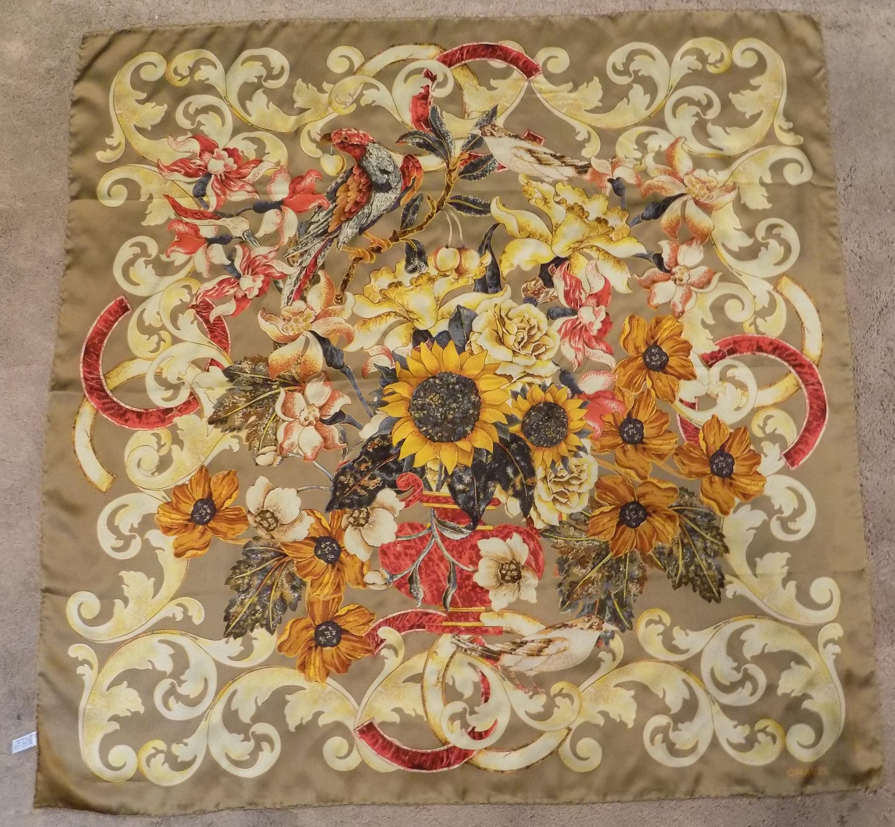 希少90s CHANEL Flower&bird柄スカーフ　美品　イタリア製 Large 37