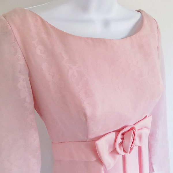 1960s Classic 60's Pale Pink Prom Dress with Empire waist and train / Made in the USA / lace and silk-like chiffon fabric / No flaws/ Mint