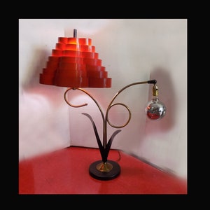 two 1950s Majestic Brand Atomic &quot;Tulip&quot; lamps #076 / Atomic / MCM / Mid century  / red metal accordion or window blind lampshades /