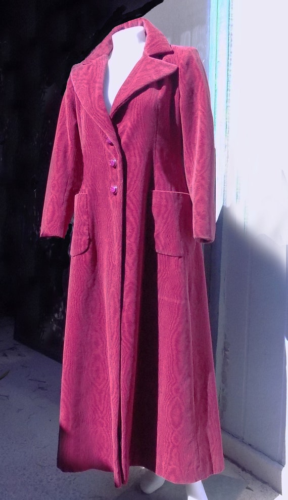 1960s Velvet Moire Pattern tapestry coat / brocad… - image 2